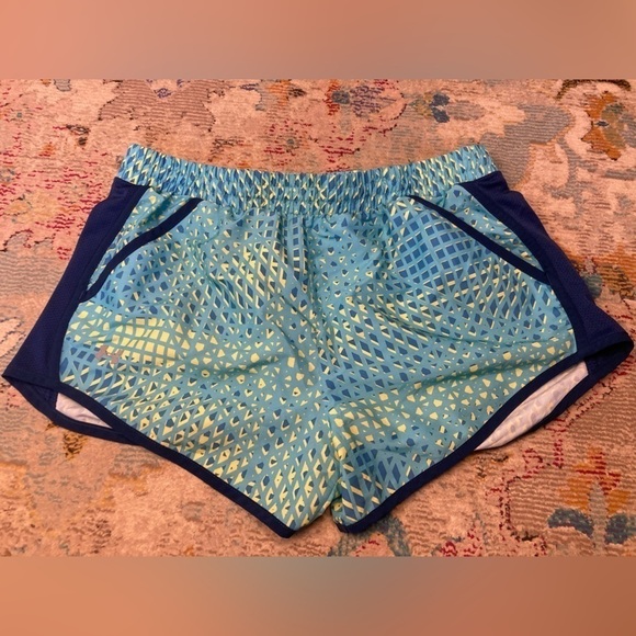 Girls Under Armour Blue And Green Athletic Shorts Size Extra Large - Picture 1 of 8